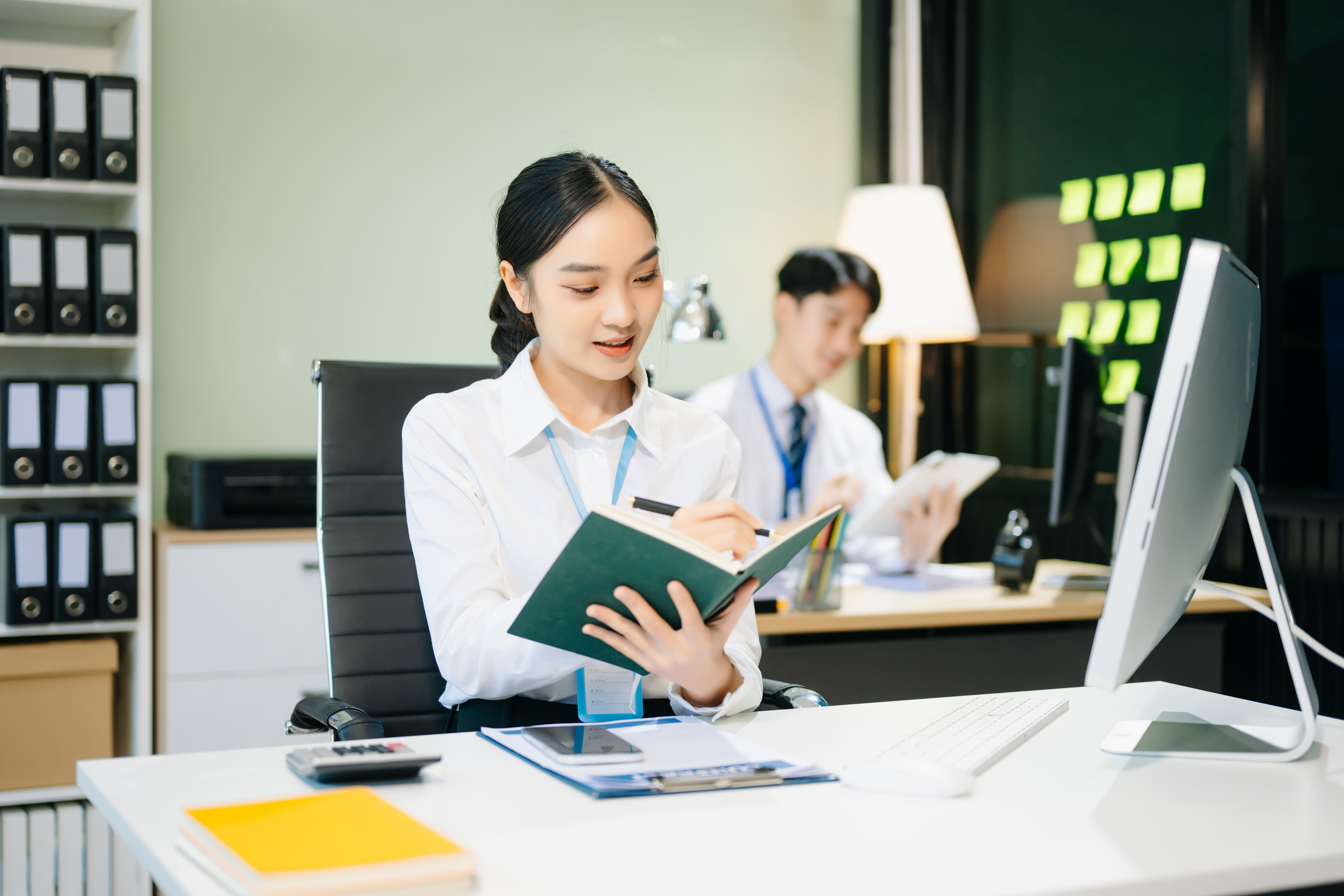 Asian Female Office Worker Business Suits Smiling 2024 11 29 23 32 00 Utc